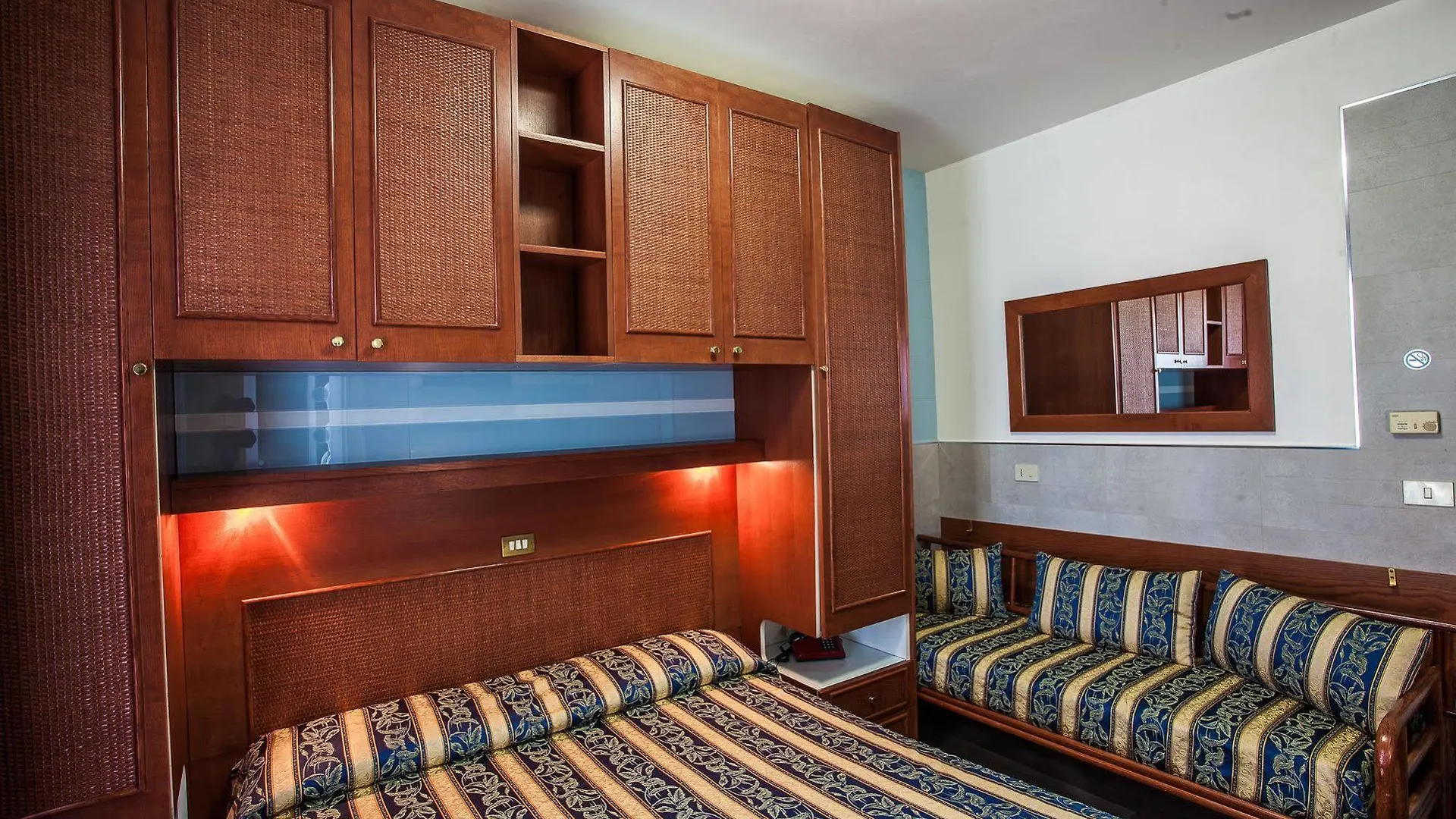 לידו די ג'סולו Hotel Colombo  לידו די ג'סולו